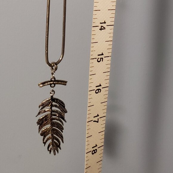 Leaf Silver Coloured Necklace - Picture 4 of 5